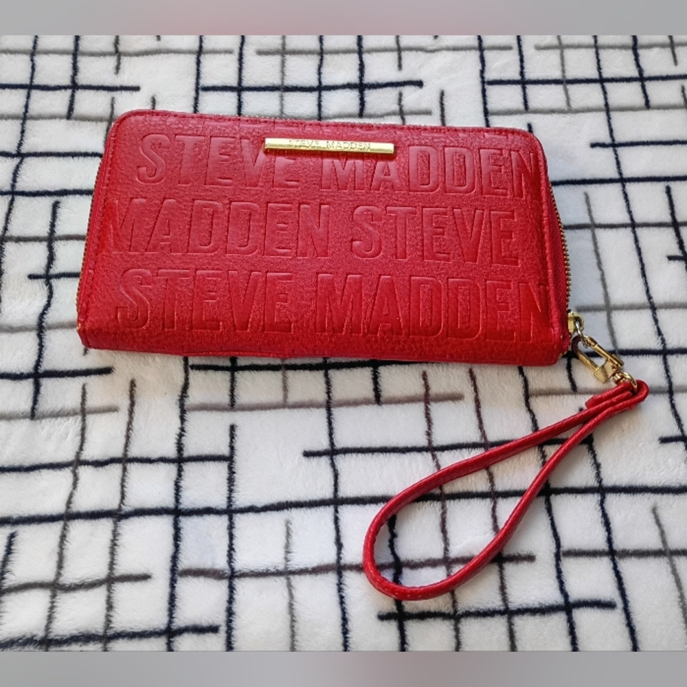 Steve Madden Red Embossed Wristlet Wallet FLAWS (LAST 4 PICS)
